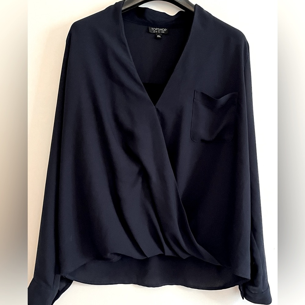 Topshop navy blouse pinned front, high-low bottom with pocket; sz. 6